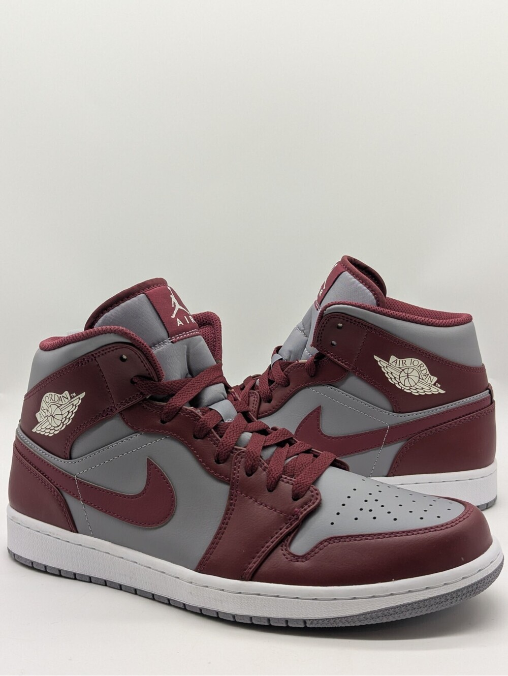 Nike Air Jordan 1 Retro Mid Cherrywood Mens Size 11 Red White Cement DQ8426-615